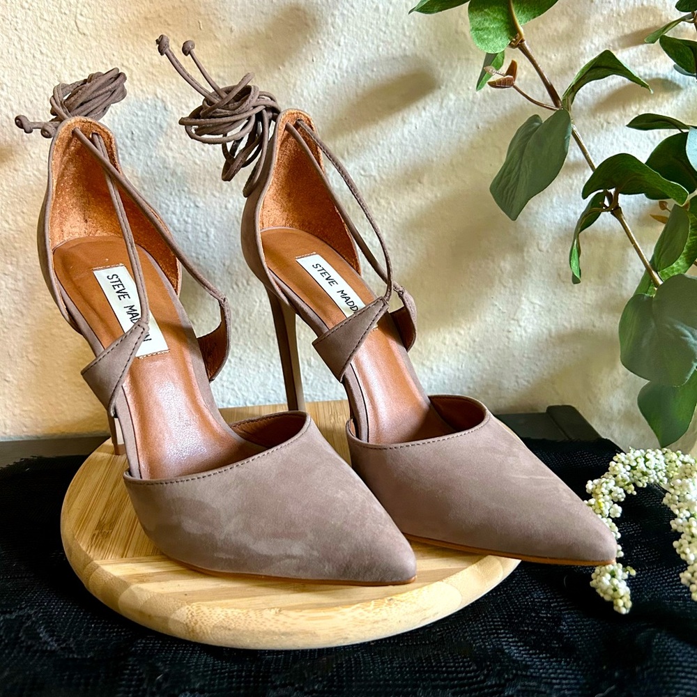 Steve Madden dusty rose tie up heels. Women’s size 7!